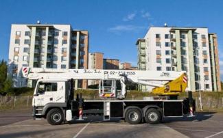 टेलीस्कोपिक बूम लिफ्ट ट्रक माउंटेड टेलीस्कोपिक बूम लिफ्ट Bronto Skylift S 50 XDTJ