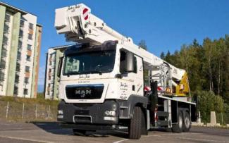 टेलीस्कोपिक बूम लिफ्ट ट्रक माउंटेड टेलीस्कोपिक बूम लिफ्ट Bronto Skylift S 50 XDTJ