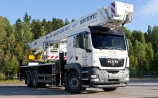टेलीस्कोपिक बूम लिफ्ट ट्रक माउंटेड टेलीस्कोपिक बूम लिफ्ट Bronto Skylift S 50 XDTJ