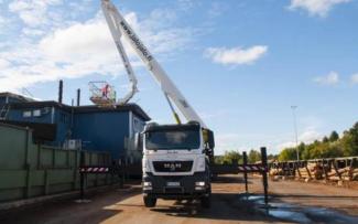 टेलीस्कोपिक बूम लिफ्ट ट्रक माउंटेड टेलीस्कोपिक बूम लिफ्ट Bronto Skylift S 56 XR