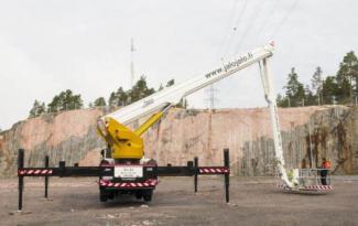 टेलीस्कोपिक बूम लिफ्ट ट्रक माउंटेड टेलीस्कोपिक बूम लिफ्ट Bronto Skylift S 56 XR