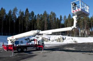 टेलीस्कोपिक बूम लिफ्ट ट्रक माउंटेड टेलीस्कोपिक बूम लिफ्ट Bronto Skylift S 65 XR