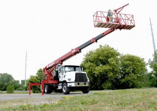 टेलीस्कोपिक बूम लिफ्ट ट्रक माउंटेड टेलीस्कोपिक बूम लिफ्ट Elliott Equipment S70R SkyWalk