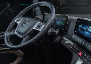 ट्रक ट्रक ट्रैक्टर - ट्रैक्टर यूनिट Mercedes-Benz Actros 1824 LS 4x2