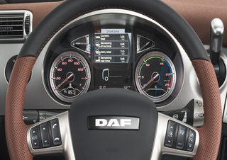 ट्रक ट्रक ट्रैक्टर - ट्रैक्टर यूनिट DAF CF 300 FT