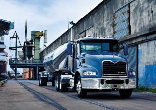 ट्रक ट्रक ट्रैक्टर - ट्रैक्टर यूनिट Mack PINNACLE CA68 Conventional CXU602 MP7 4x2