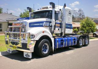 ट्रक ट्रक ट्रैक्टर - ट्रैक्टर यूनिट Mack SuperLiner RWS712L CA494 ETAZ673A 4x2