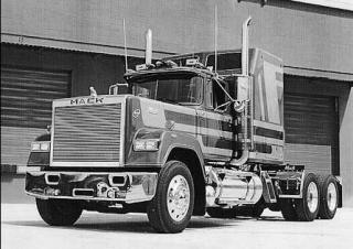ट्रक ट्रक ट्रैक्टर - ट्रैक्टर यूनिट Mack SuperLiner RWS712L CA494 ETAZ673A 4x2