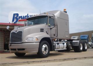ट्रक ट्रक ट्रैक्टर - ट्रैक्टर यूनिट Mack VISION CA65 Conventional CXN603 AC-460P ASET 6x4
