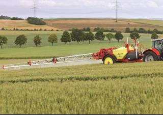 ट्रेल्ड फील्ड स्प्रेयर Kverneland iXtrack C40