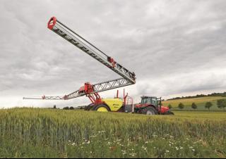 ट्रेल्ड फील्ड स्प्रेयर Kverneland iXtrack C40