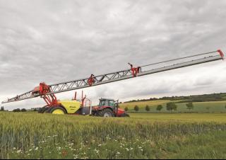 ट्रेल्ड फील्ड स्प्रेयर Kverneland iXtrack C40