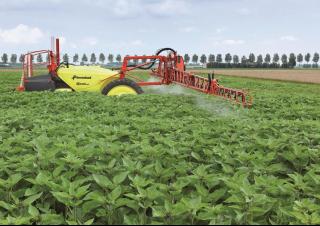 ट्रेल्ड फील्ड स्प्रेयर Kverneland iXtrack C40