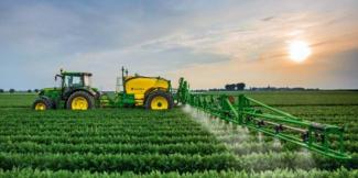 ट्रेल्ड फील्ड स्प्रेयर John Deere M 740 i