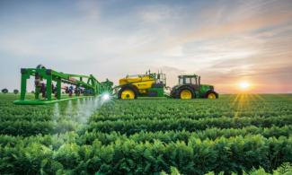 ट्रेल्ड फील्ड स्प्रेयर John Deere M962