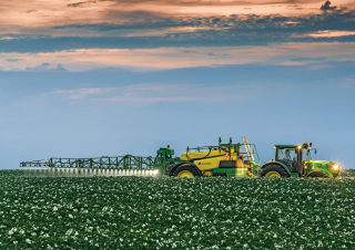 ट्रेल्ड फील्ड स्प्रेयर John Deere M952i