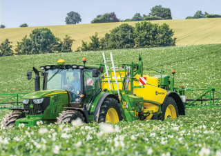 ट्रेल्ड फील्ड स्प्रेयर John Deere M962i