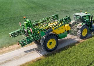 ट्रेल्ड फील्ड स्प्रेयर John Deere R740i