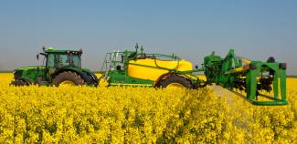 ट्रेल्ड फील्ड स्प्रेयर John Deere R962i