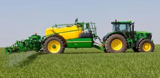 ट्रेल्ड फील्ड स्प्रेयर John Deere R962i