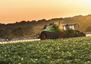 ट्रेल्ड फील्ड स्प्रेयर Fendt Rogator 344