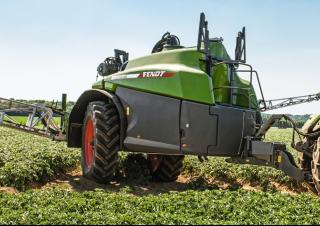 ट्रेल्ड फील्ड स्प्रेयर Fendt Rogator 355