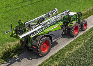 ट्रेल्ड फील्ड स्प्रेयर Fendt Rogator 366