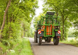ट्रेल्ड फील्ड स्प्रेयर Amazone UG 2200 Super (24)