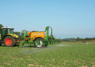ट्रेल्ड फील्ड स्प्रेयर Amazone UG 3000 Super (15) 