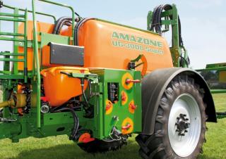 ट्रेल्ड फील्ड स्प्रेयर Amazone UG 3000 Super (18) 