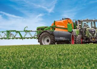 ट्रेल्ड फील्ड स्प्रेयर Amazone UX 4201 Super (30/15) 