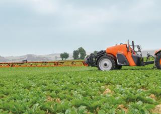 ट्रेल्ड फील्ड स्प्रेयर Kubota XTS3-2.600l