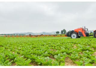 ट्रेल्ड फील्ड स्प्रेयर Kubota XTS3-3.200l iXflow-E