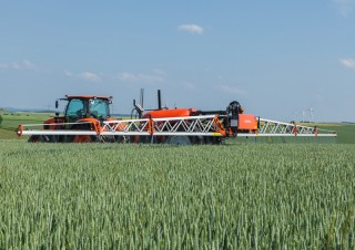 ट्रेल्ड फील्ड स्प्रेयर Kubota XTS3-3.200l iXflow-E