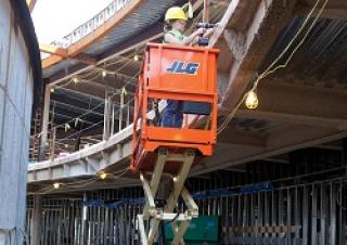 सिज़र लिफ्ट व्हील्ड सिज़र लिफ्ट JLG 1932R