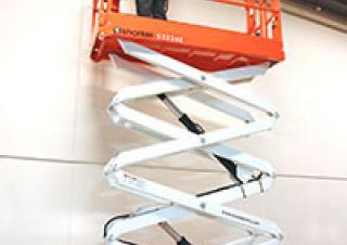 सिज़र लिफ्ट व्हील्ड सिज़र लिफ्ट Snorkel S3220E