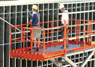 सिज़र लिफ्ट व्हील्ड सिज़र लिफ्ट Skyjack SJ 7135