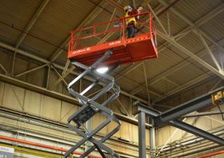 सिज़र लिफ्ट व्हील्ड सिज़र लिफ्ट Skyjack SJ III 4740