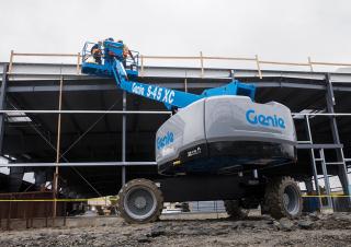 टेलीस्कोपिक बूम लिफ्ट व्हील्ड टेलीस्कोपिक बूम लिफ्ट Genie S-45 XC