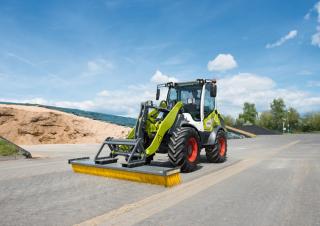 यार्ड लोडर Claas Torion 535