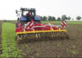 कल्टीवेटर Pöttinger Synkro 4030 K nova