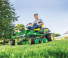 राइडिंग लॉन मोवर और गार्डन ट्रैक्टर John Deere Z320M 