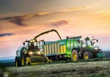 4WD फोरेज हार्वेस्टर John Deere 8700