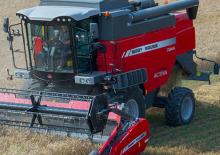 कंबाइन हार्वेस्टर Massey Ferguson Activa 7344