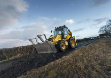 बैकहो लोडर New Holland B100C TC