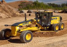 ग्रेडर Komatsu GD675-6 