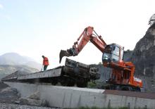 क्रॉलर एक्सकेवेटर Hitachi ZX 180 W