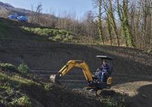 मिनी एक्सकेवेटर New Holland E17C