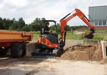 मिनी एक्सकेवेटर Hitachi ZX 29 U 3