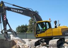 क्रॉलर एक्सकेवेटर Volvo EC210CL